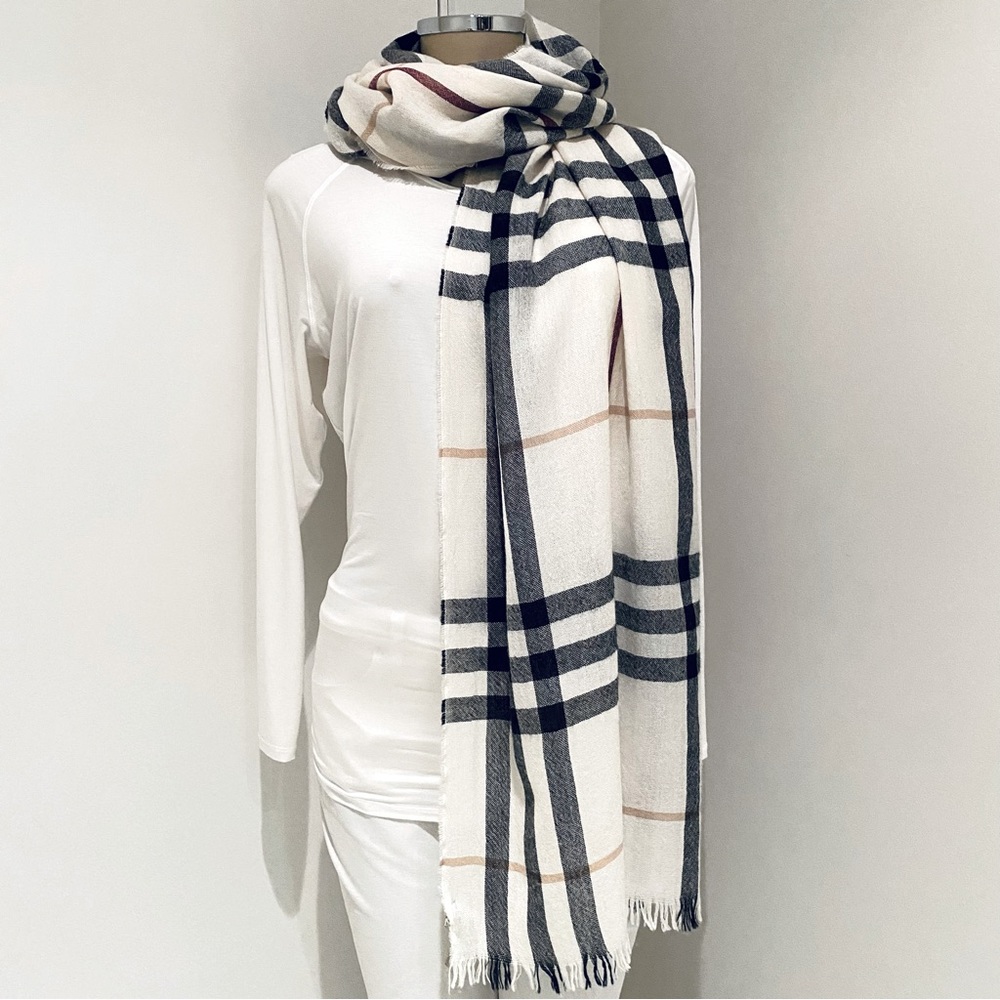 BURBERRY CHECK FRINGE LIGHTWEIGHT WRAP / SCARF. - Picture 3 of 13